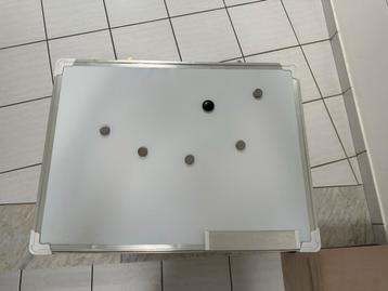 Whiteboard / Magneetbord 45 x 60 cm beschikbaar voor biedingen