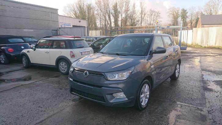 Ssangyong tivoli 1600 essence 2017 77000km clim, ja 1prop GA, Auto's, SsangYong, Bedrijf, Te koop, Tivoli, ABS, Airbags, Airconditioning