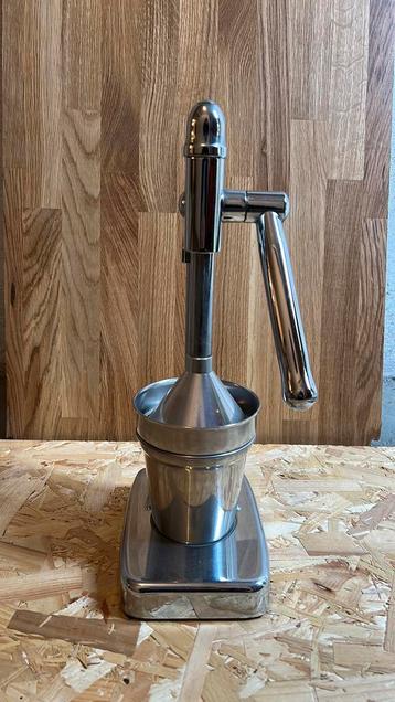 Vintage Citruspers beschikbaar voor biedingen