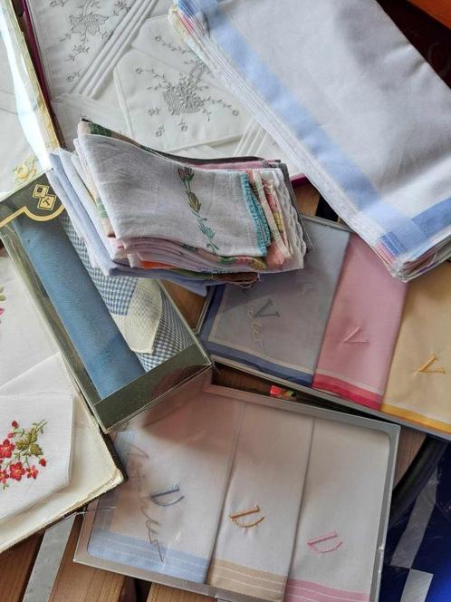 Nieuwe zakdoeken, sommige vintage, ruim 30 stuks, Antiek en Kunst, Curiosa en Brocante, Ophalen of Verzenden