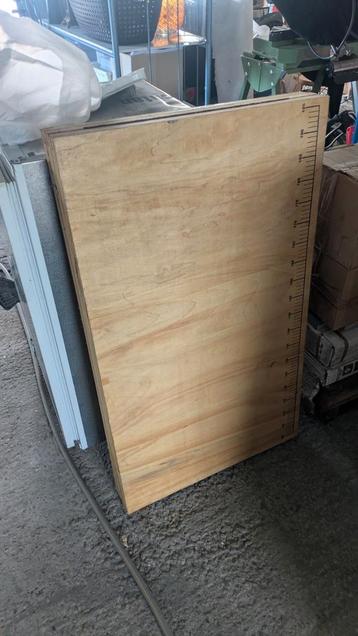 Behangtafel uit 1 stuk, 3 vlakken  beschikbaar voor biedingen
