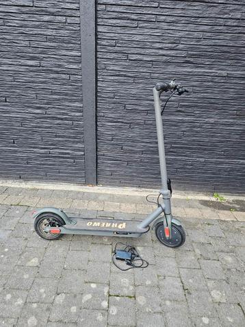 Elektrische opvouwbare step met verlichting en remlicht beschikbaar voor biedingen