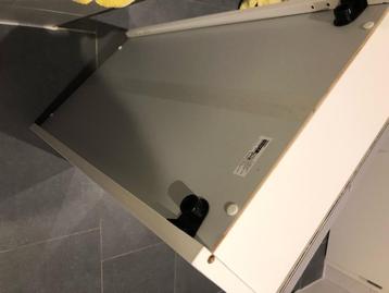 Medicijnkastje - ongebruikt, 2  planken, 401575 cm beschikbaar voor biedingen