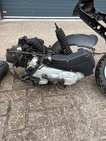 Diverse piaggio zip onderdelen beschikbaar voor biedingen