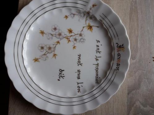Très belle assiette décorative porcelaine liseré or 18 carat, Antiek en Kunst, Antiek | Porselein, Ophalen of Verzenden