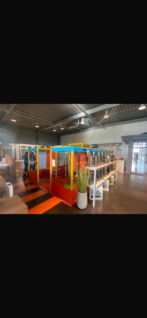 Binnen speeltuin, Zakelijke goederen, Exploitaties en Overnames