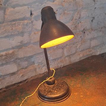 Heel mooi oud lampje, bureau lamp, leeslamp beschikbaar voor biedingen