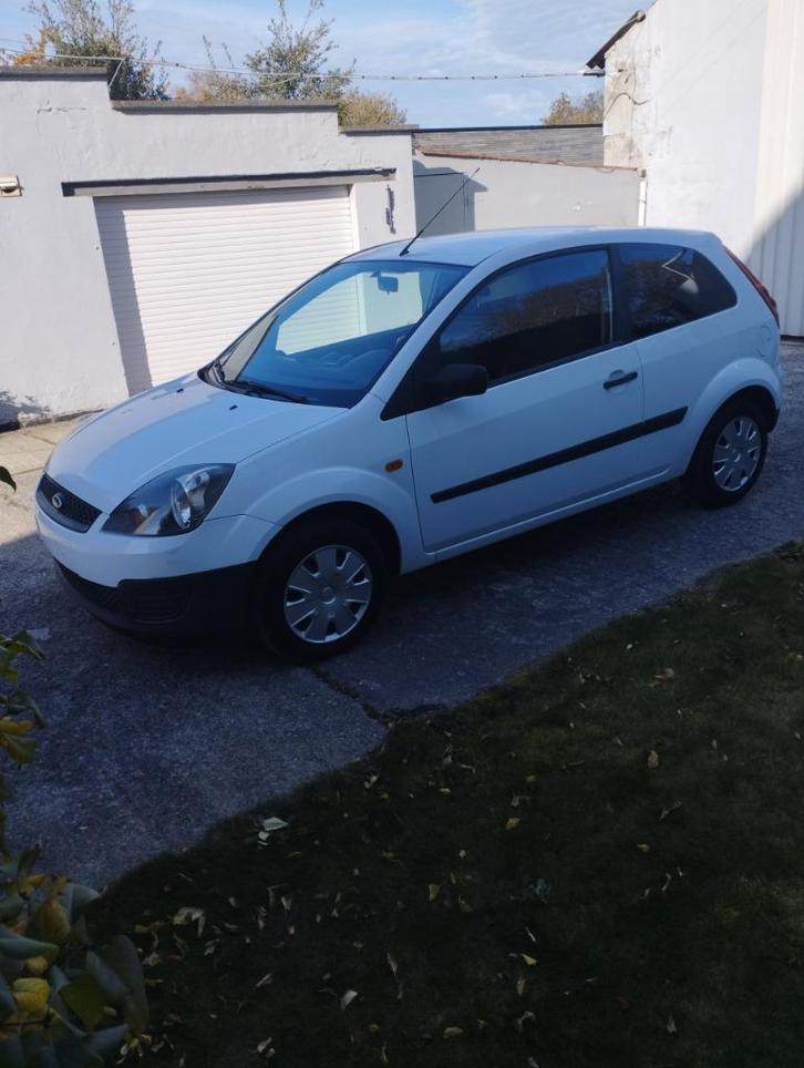 Fiesta in perfecte conditie inclusief nieuwe keuring., Auto's, Ford, Particulier, Fiësta, ABS, Airbags, Radio, Wit, Onderhoudsboekje