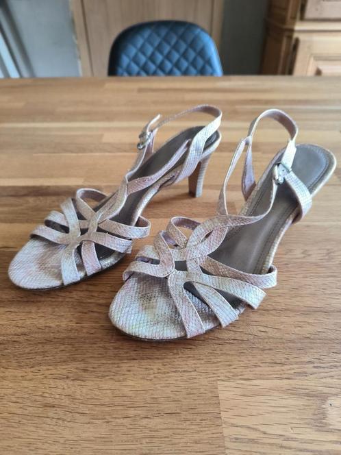Licht roze sandalen met hak.  Mt 40 Marco Tozzi., Kleding | Dames, Schoenen, Zo goed als nieuw, Schoenen met lage hakken, Roze
