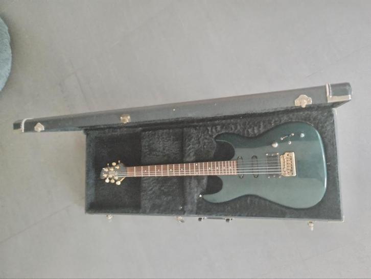 Axtech super strat made in Korea '90, Muziek en Instrumenten, Snaarinstrumenten | Gitaren | Elektrisch, Zo goed als nieuw, Ophalen of Verzenden