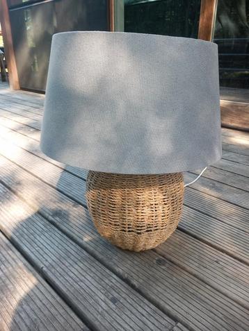 Nieuwe lamp in riet beschikbaar voor biedingen