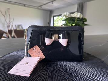 Pochette Ted Baker vernie – Élégante & chic – NEUVE ! beschikbaar voor biedingen
