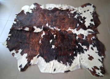 Groot tapijt koeienhuid beschikbaar voor biedingen