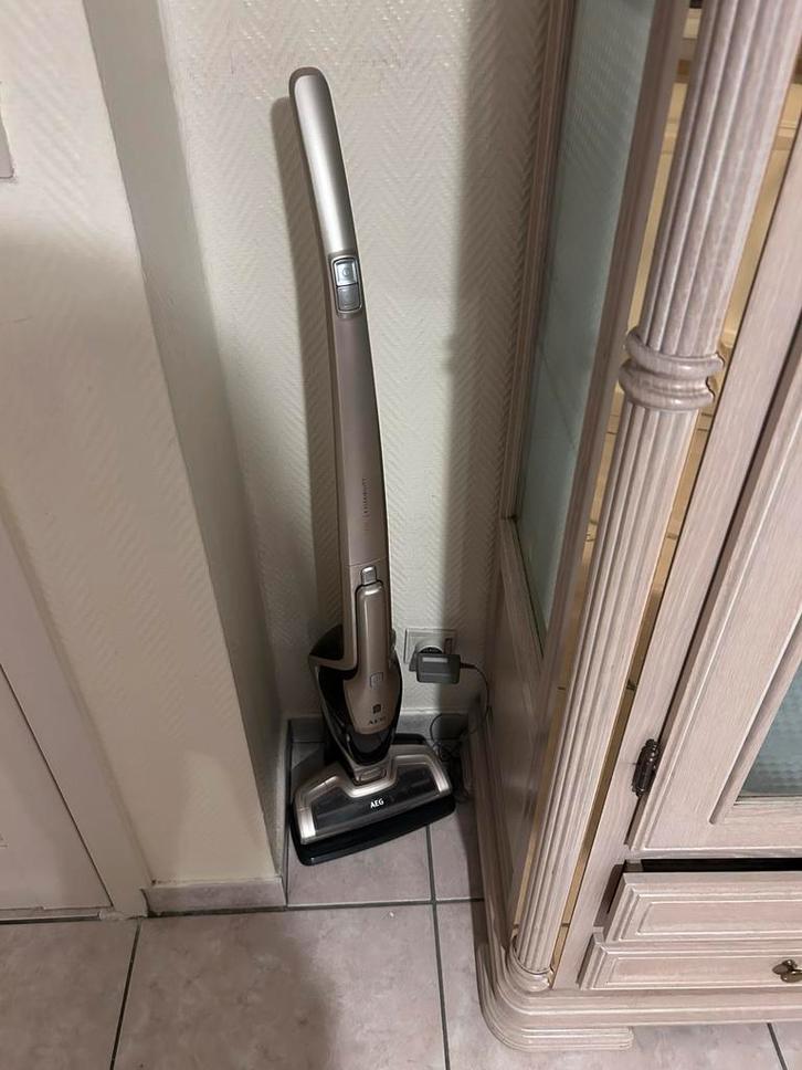 Aeg steelstofzuiger CX7-2-S360, Elektronische apparatuur, Stofzuigers, Gebruikt, Ophalen