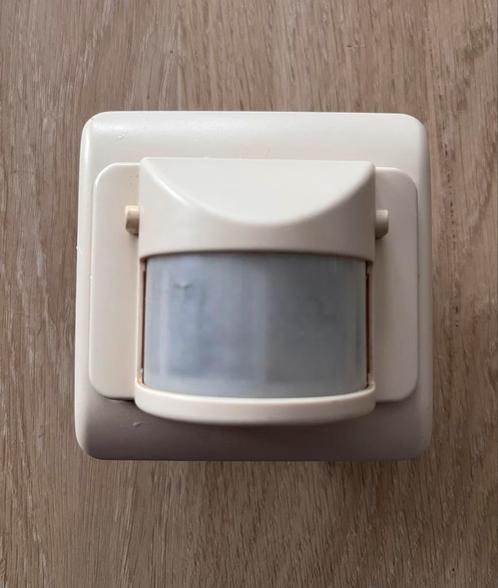 Schakelmateriaal niko pr 20, Doe-het-zelf en Bouw, Elektriciteit en Kabels, Ophalen