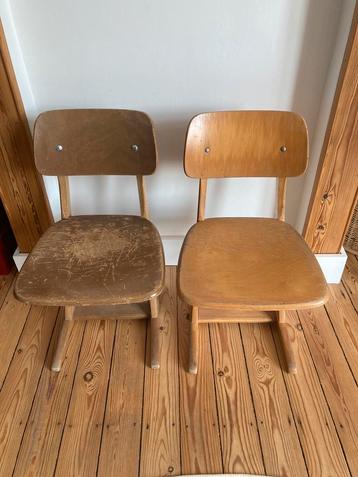Set van 2 vintage kleuterstoeltjes beschikbaar voor biedingen