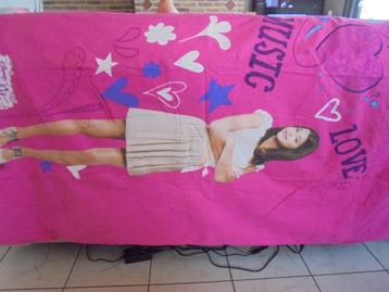 Dekbedovertrek en kussensloop en hoeslaken beschikbaar voor biedingen