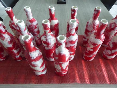 Vaasjes/flesjes in rood en wit, Maison & Meubles, Accessoires pour la Maison | Vases, Comme neuf, Rouge, Moins de 50 cm, Verre