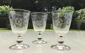 Set van 3 19de eeuwse Witte Wijnglazen   Set/ 3€ beschikbaar voor biedingen