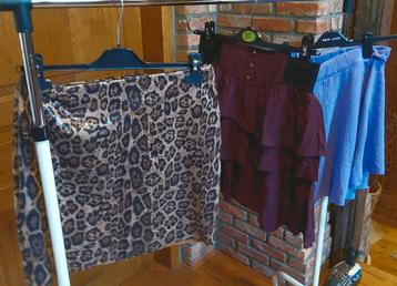 Lot13 korte rokjes, maten 38 en 40, effen en veelkleurig beschikbaar voor biedingen