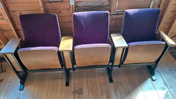 3 Mid century Paarse Cinema of Theater stoelen beschikbaar voor biedingen