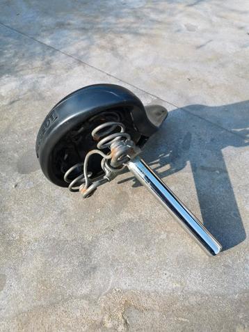 Vintage Peugeot zadel PL-76 beschikbaar voor biedingen