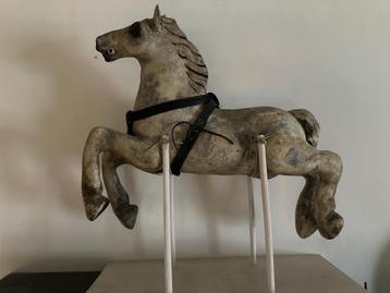 Merry-go-round/ Cuddly ceramics  beschikbaar voor biedingen