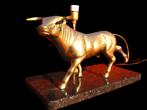 Bull - stier, koperen lamp op marmerblad., Antiek en Kunst, Ophalen