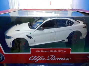 1:18 Bburago 18-11049W Alfa Romeo Giula GTAm wit beschikbaar voor biedingen