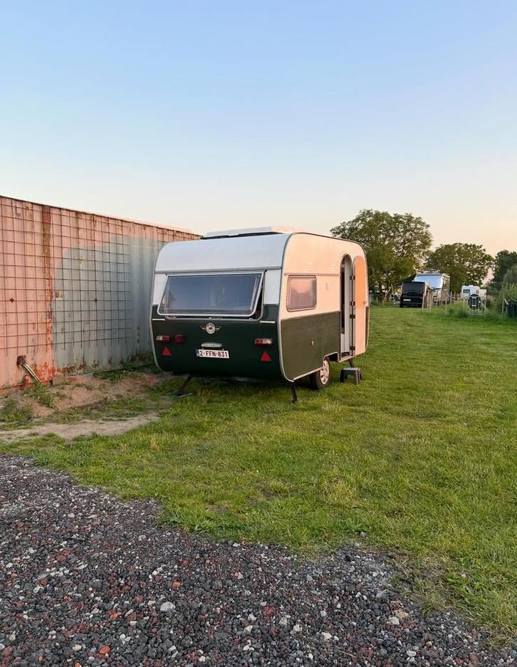 Vintige caravan, Caravans en Kamperen, Caravans, Particulier, tot en met 2, 500 - 750 kg, Vast bed, Ophalen