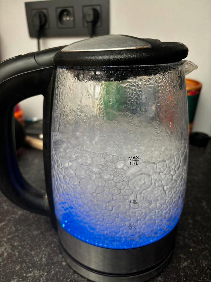 Waterkoker Home essentials 1,7L, Elektronische apparatuur, Waterkokers, 1 tot 2 liter, Ophalen