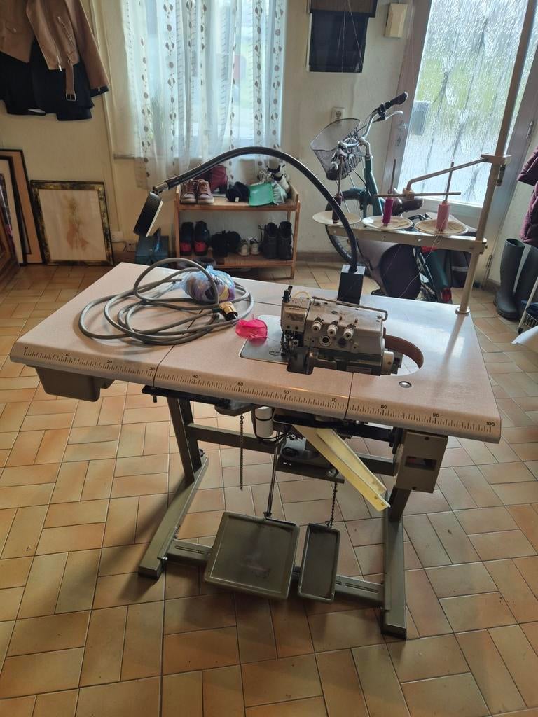 Industriele sterke 3 draad overlock Willcox & Gibbs, Antiek en Kunst, Antiek | Naaimachines, Ophalen