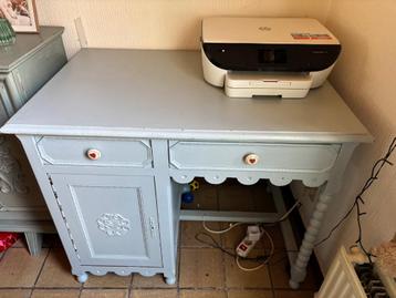 Mooie bureau te koop  beschikbaar voor biedingen