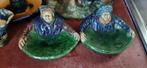 Flemish Majolica Arts & Crafts Pottery Washerwoman Dish /Bow, Antiek en Kunst, Curiosa en Brocante, Ophalen