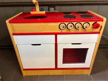Houten speelkeukentje beschikbaar voor biedingen