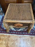 table en rotin et bambou 62X60X60, Maison & Meubles, Enlèvement, Utilisé, Carré