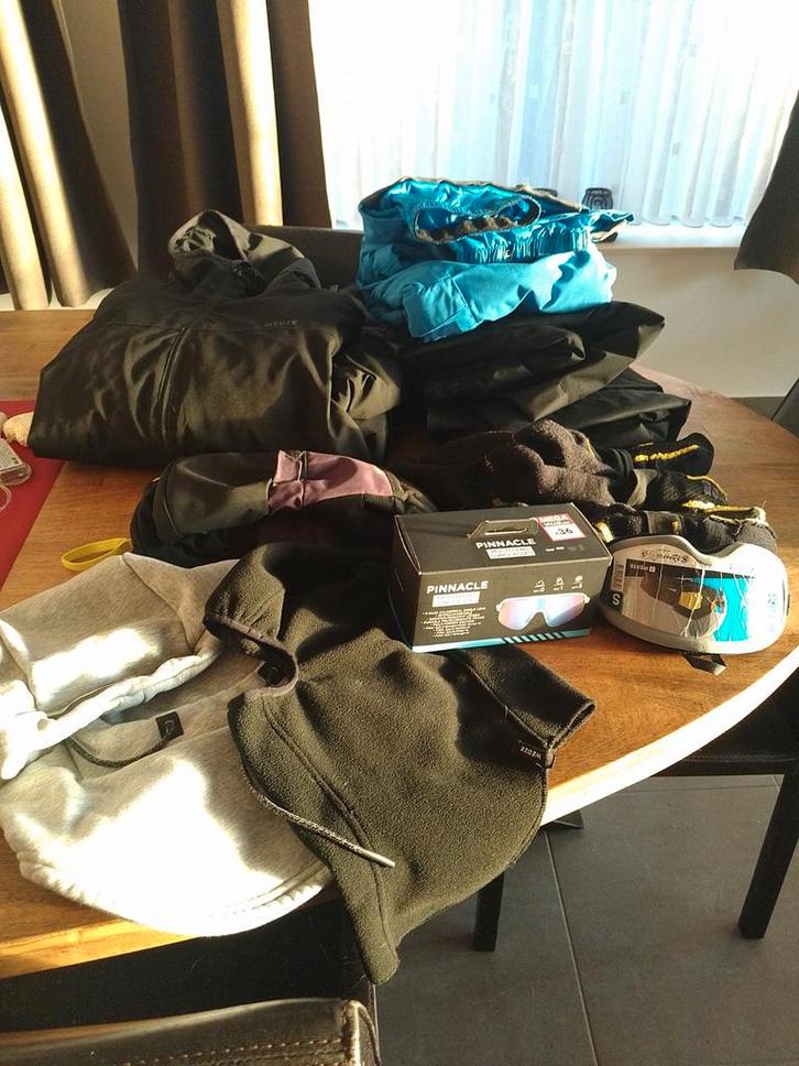 Ski outfit 12-15jarige puber, nog in perfecte staat, Kinderen en Baby's, Kinderkleding | Overige, Ophalen