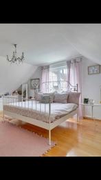 wit romantisch 2 pers bed 1,6m Leirvik + 2 bijzettafeltjes, Huis en Inrichting, Slaapkamer | Bedden, 160 cm, Metaal, Wit, Zo goed als nieuw