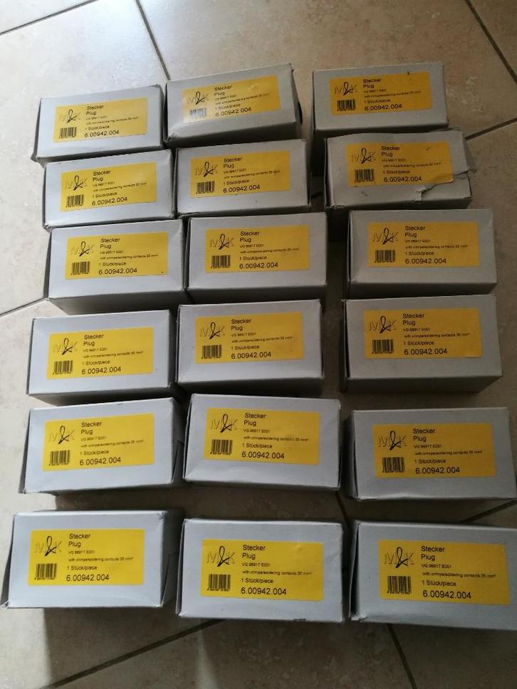 NATO military 2-pin 24V connector VG96917E001 5935123229791, Auto's, Vrachtwagens, Particulier, Ophalen