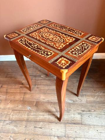 Handgemaakte muziektafel uit Sorrento - Vintage 60's beschikbaar voor biedingen