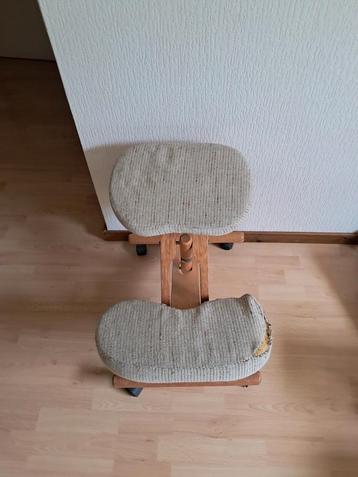 Ergonomische knielstoel beschikbaar voor biedingen