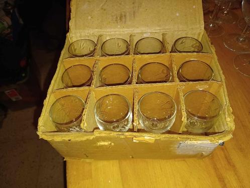 12 verres en cristal Durobor très anciens. Jamais utilisé!!, Collections, Porcelaine, Cristal & Couverts, Neuf, Verre ou Verres