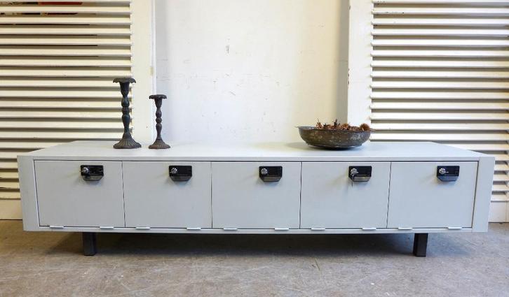 Prachtige industriele grijze metalen tv kast, Huis en Inrichting, Kasten |Televisiemeubels, Gebruikt, Minder dan 100 cm, 150 tot 200 cm