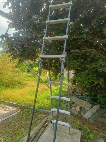 ladder voor het zwembad beschikbaar voor biedingen