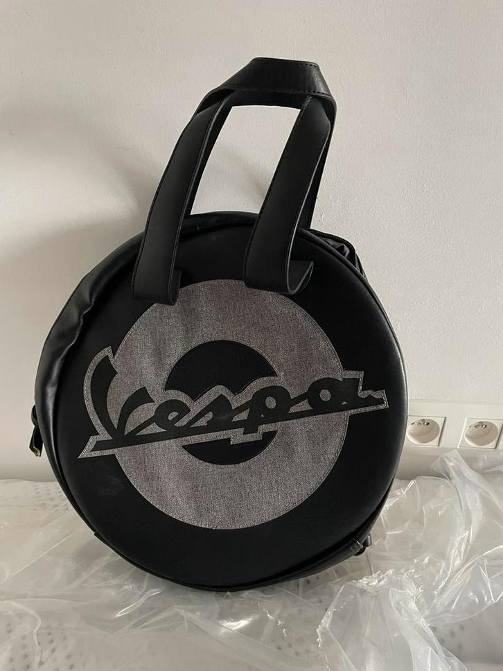 Vespa handtas van het merk Vespa., Handtassen en Accessoires, Tassen | Sporttassen, Zo goed als nieuw, Ophalen