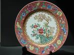 Chinese handpainted porcelain Macao Yangcai plate bird 26 cm, Ophalen of Verzenden