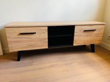 Tv meubel beschikbaar voor biedingen