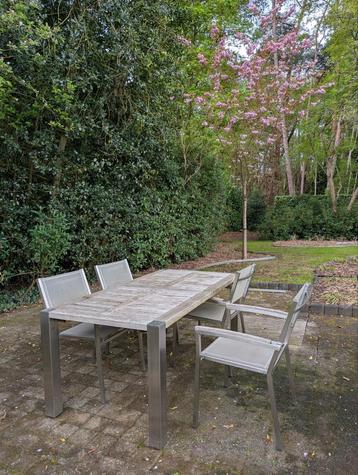 Tuinset met eettafel en 4 stoelen beschikbaar voor biedingen