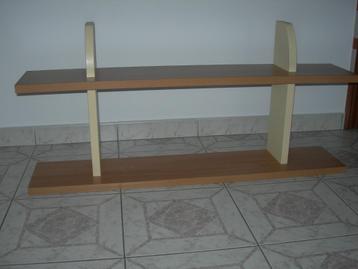 Plank (hout/geel) beschikbaar voor biedingen