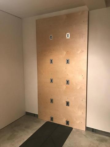Yoga wall te koop beschikbaar voor biedingen